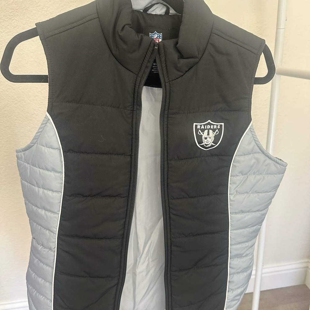 NFL Black & Light Gray Women’s Puffer Vest